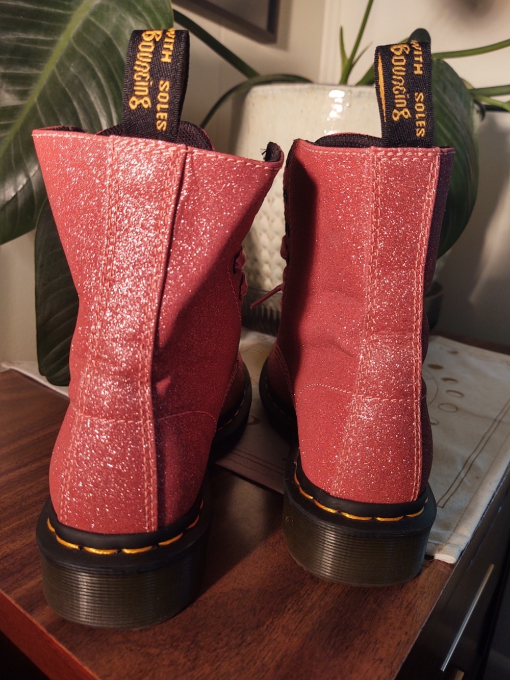 EUC Dr. Martens 1460 Pascal Glitter Pink US 6 AirWair cushioned sole - Picture 4 of 9